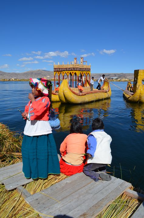 Islas de Uros, Puno, Perú. Agosto 2013 Uros Islands Peru, Travel Peru, Lake Titicaca, Colonial Architecture, Peru Travel, Archaeological Site, Travel Memories, Bolivia, Nature Travel