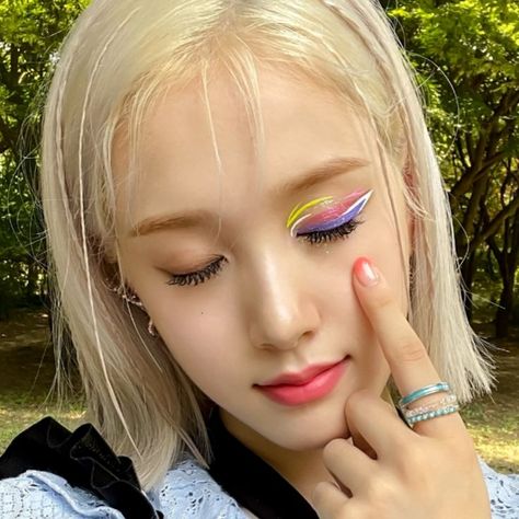 stayc yeeun low quality icon via twitter Stayc Eyes Makeup, Stayc Makeup Looks, K Pop Makeup, Asian Y2k, Stayc Kpop, Stay C, Kpop Photoshoot, Stayc Icons, Pop Makeup