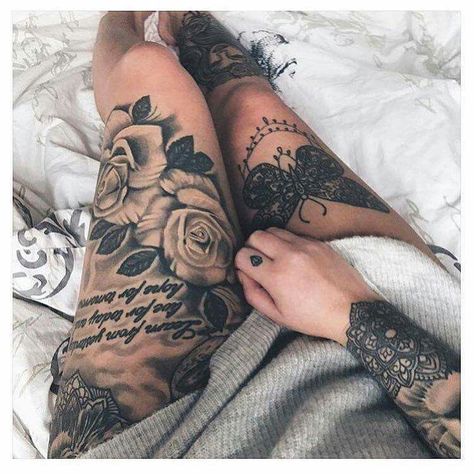 ♡ ; Pinterest : @ XOkikiiii Upper Leg Tattoos, Thigh Tat, Girls With Sleeve Tattoos, Snakebites, Cat Tattoos, Geniale Tattoos, Leg Tattoos Women, Tattoo Girls, Tiny Tattoo