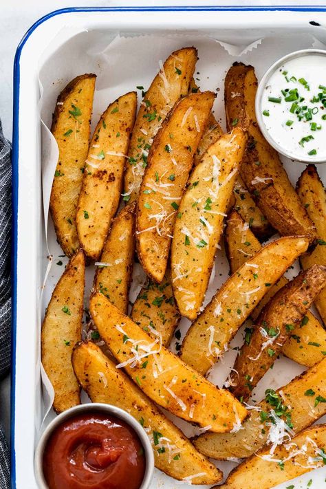 Sick Food, Baked Potato Wedges, Roasted Potato Wedges, Best Baked Potato, Potato Wedges Recipe, Potato Wedges Baked, Wedges Recipe, Potato Recipes Side Dishes, Potato Wedges