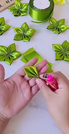 Handmade Flowers Tutorial, Rose Craft, Ribbon Flowers Diy, Rose Ribbon, Ribbon Flower Tutorial, Rose Leaf, Flowers Tutorial, Ribbon Rose, Etsy Marketing