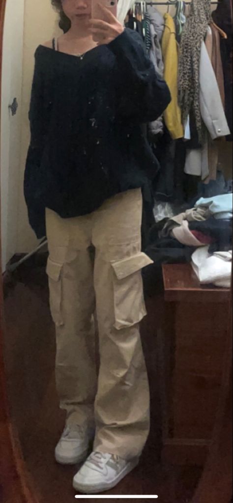 Sweaters And Cargo Pants, Debut Outfit Guest Casual Dress, Sweaters With Cargo Pants, Tan Cargo Pants Outfit Aesthetic, Beige Cargos Outfits Aesthetic, Sweater Cargo Pants Outfit, Cargo And Sweater Outfit, Khaki Cargos Outfits, Sweater And Cargo Pants Outfit