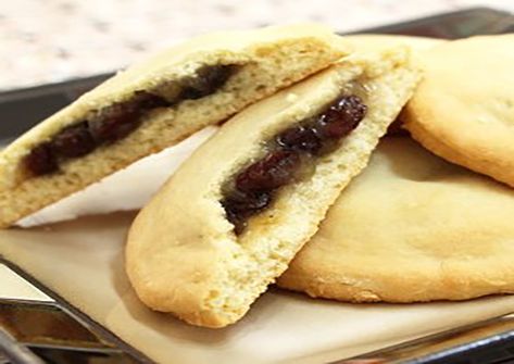 Just like Grandma used to make. Filled Raisin Cookies, made with Smith's milk, are the perfect cookie to leave out for Santa! Raisin Filled Cookie Recipe, Raisin Filled Cookies, Raisin Cookies Recipe, Raisin Cookie Recipe, Raisin Cookie, The Perfect Cookie, Filled Cookies, Raisin Cookies, Perfect Cookie