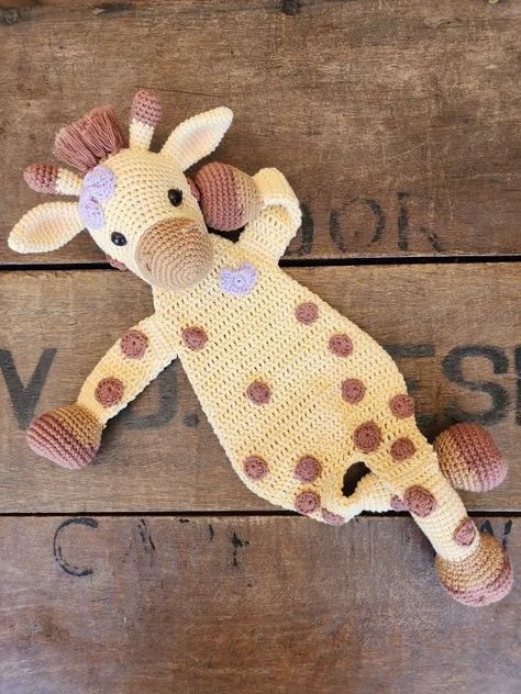 Melly Teddy Ragdoll Gillian Giraffe - M and M Crochet Designs Crochet Ragdoll, Giraffe Lovey, Amigurumi Giraffe, Giraffe Crochet, Giraffe Pattern, Crochet Fun, Lovey Blanket, Finger Knitting, Cute Amigurumi