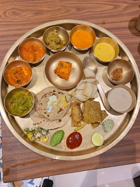 After successfully setting up multiple outlets in Mumbai, now they have extended their service to Dubai 🇦🇪and the USA 🇺🇸 . Maharaja Bhog is highly known for it’s Veg Premium Thali. It’s a great place for family dinners and even a dinner date. The service is quick and the staff is so sweet and courteous. They offer an array of sabji such as chana masala, paneer and aloo along with roti, paratha and bajri rotla. Thank you Founder Ashish Maheshwari sir for inviting me and hosting such a royal l Masala Paneer, Indian Thali, Food Places, Date Dinner, Dinner Date, Family Dinners, Chana Masala, Paneer, Family Dinner