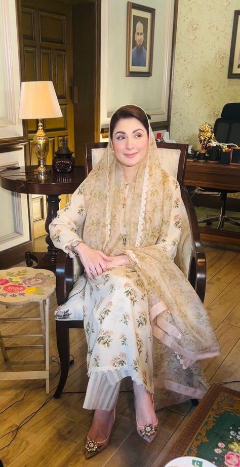 Maryam Nawaz, Nawaz Sharif, Sports Products, Indian Designer Suits, Pakistani Fashion Casual, Hijab Style Casual, Pakistani Fancy Dresses, Salwar Kamiz, Dress Design Patterns