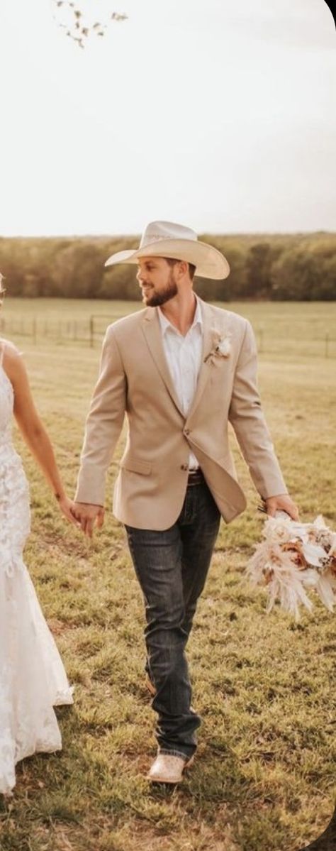 Western Groomsmen And Bridesmaid Attire, Tan Suit Cowboy Wedding, Jeans And Tan Jacket Wedding, Tan Suit Western Wedding, Tan Groom Attire, Men Wedding Outfit Western, Fall Wedding Groom Attire Jeans, Groomsmen Attire Cowboy Hat, Country Wedding Mens Attire Jeans