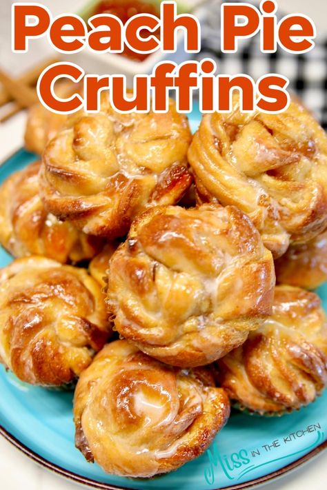 Peach Pie Cruffins are a quick and easy breakfast treat made with crescent dough and peach pie filling. Flaky layers with gooey peach pie filling for a delicious croissant muffin made in minutes. Peach Mini Muffins, Mini Cruffins, Peach Breakfast Recipes, Peach Pastries, Croissant Muffin, Start Jogging, Cruffin Recipe, Easy Breakfast Treats, Doughnut Recipes