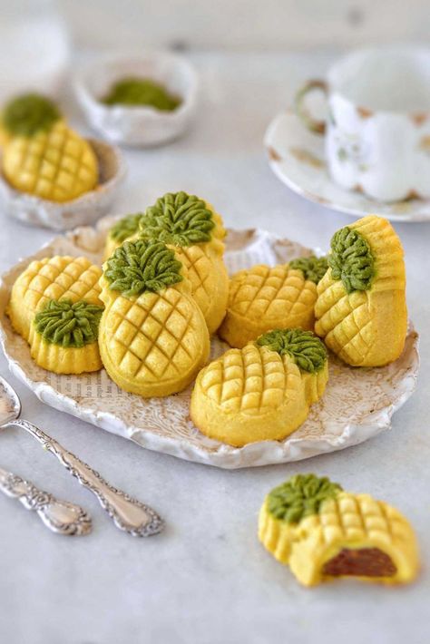 Pineapple Surprise, Asian Baking, Pineapple Cookie, Pineapple Pastry, Surprise Cookies, Cookies Photography, Ied Mubarak, Surprise Cookie, Pineapple Cookies