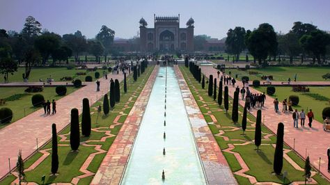 Shalimar Gardens #Pakistan Islamic Gardens, Dreamy Gardens, Pakistan Tourism, Shalimar Garden, Pakistani People, Beautiful Pakistan, Persian Garden, Mughal Architecture, Pakistan Travel