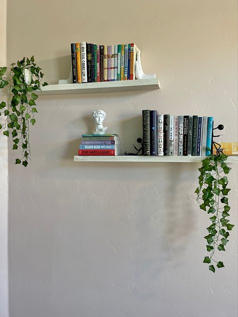 Floating Book Shelves Aesthetic, Floating Book Shelf Aesthetic, Wall Book Shelf Ideas Aesthetic, Hanging Bookshelves Bedroom, Floating Shelves Aesthetic, Wall Floating Shelves Decor, Book Shelves Aesthetic, Floating Shelves Decor, Spiderman Room Decor