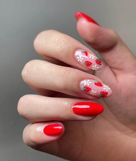 31 Elegant Strawberry Nails - Ak Pal Kitchen Nails Strawberry, Strawberry Nail Art, Strawberry Nails, Berry Nails, Shiny Nails Designs, Bright Red Nails, Fruit Nail Art, Nail Designs Valentines, Summery Nails