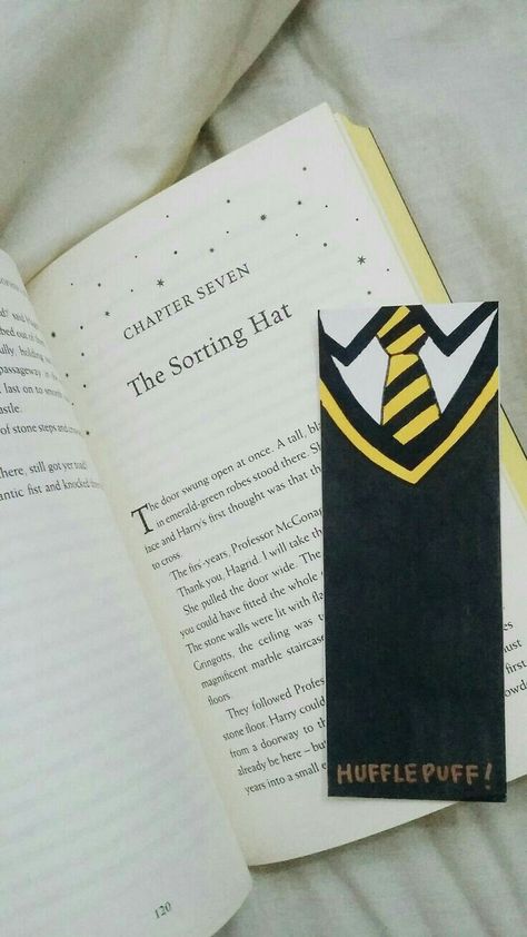 Aesthetic Bookmarks Diy Harry Potter, Sketches For Bookmarks, Bookmark Ideas Aesthetic Harry Potter, Harry Potter Book Mark Ideas, Cute Book Mark Drawing, Book Mark Harry Potter, Book Mark Handmade, Harry Potter Bookmark Ideas, Harry Potter Book Marks