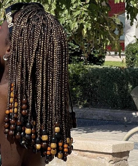 Box Braids With Beads, Hair Styles Braids, Styles Braids, Short Box Braids, Cute Box Braids Hairstyles, Short Braids, Braids With Beads, Natural Curls Hairstyles, Hair Beads