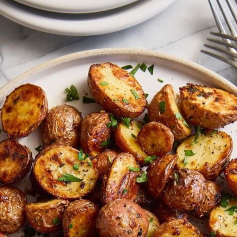 DAMN DELICIOUS on Instagram: "UPDATED RECIPE! An oldie but such a goodie (and still one of the most popular recipes on Damn Delicious). Perfectly crisp-tender garlicky, buttery roasted potatoes. Truly the most perfect side dish for all your meals! 

LINK IN BIO.

https://damndelicious.net/2014/07/23/garlic-parmesan-roasted-potatoes/" Garlic Parmesan Roasted Potatoes, Air Fryer Potatoes, Parmesan Roasted Potatoes, Garlic Potatoes, Roasted Mushrooms, Cheddar Soup, Broccoli Cheddar, Crispy Potatoes, Bean Casserole