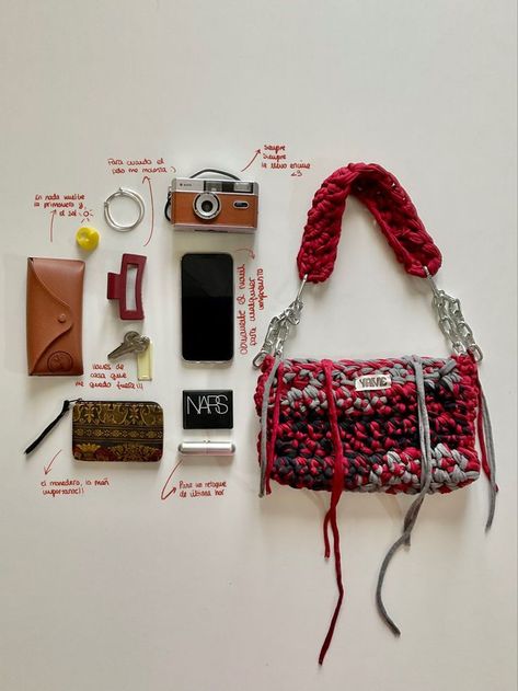 Crochet Bag Style, Crochet Business Ideas, Crochet Bag Strap, Mini Crochet Bag, Crochet Mini Bag, What's In My Bag, Crochet Shoulder Bags, Crochet Fairy, Mode Crochet