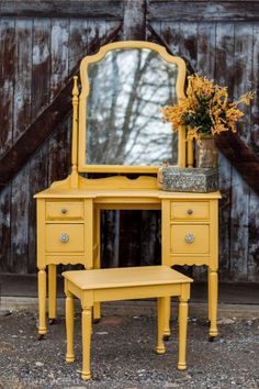 Bedroom Decor. All o Yellow Vanity, Yellow Painted Furniture, Yellow Furniture, Vanity Makeover, Bathroom Paint, Yellow Room, Yellow Bedroom, Furniture Redo, Décor Boho