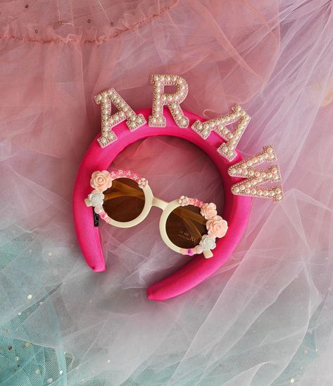 Araw which means 🌞 For little miss Araw 🌞 mum picked a fun pink colored headband and sparkling letters, paired with a flower girl sunglasses. How cute is this pair 🌸💖 #glamheadbands #glam #personalisedsunglasses #scarlettandsisters Girl With Sunglasses, Little Miss, Sunnies, Flower Girl, Sparkle, Diy Projects, Sunglasses, Pink, Flowers