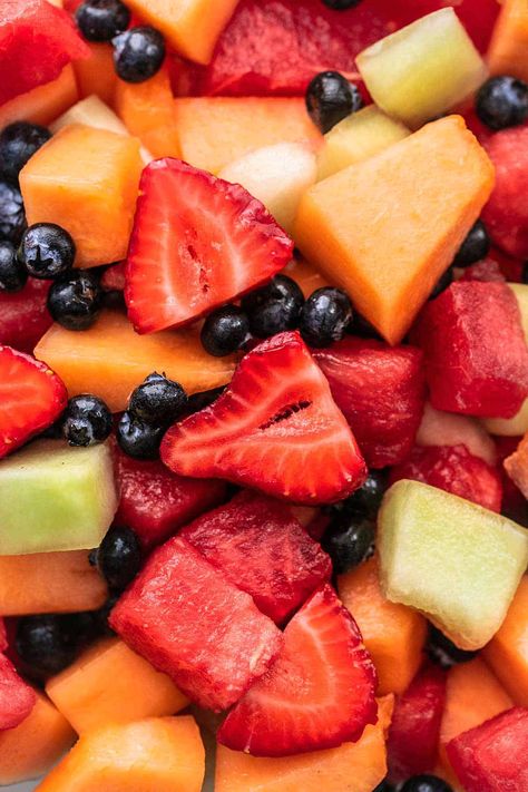 Take advantage of all that ripe, delicious summer fruit with a mouthwatering summer fruit salad with your choice of either a creamy yogurt dressing or a honey citrus dressing! Melon Salad Fruit Bowls, Melon Fruit Salad, Lake Recipes, Healthy Fruit Salad Recipes, Fruit Salad With Yogurt, Fruit Dips, Creamy Fruit Salads, Melon Fruit, Garlic Parmesan Potatoes