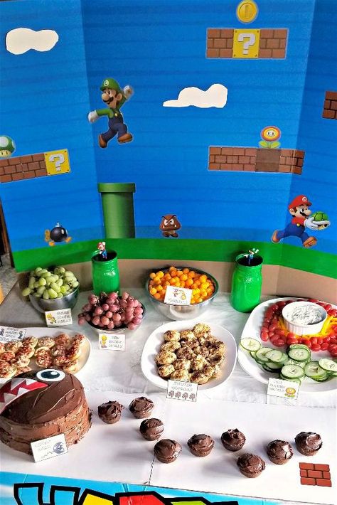 Super Mario Bros Party Snacks, Easy Super Mario Cake, Mario Food Ideas, Super Mario Snacks, Super Mario Food Ideas, Super Mario Bros Party Ideas Food, Super Mario Birthday Party Food, Mario Party Food Ideas, Mario Birthday Party Food