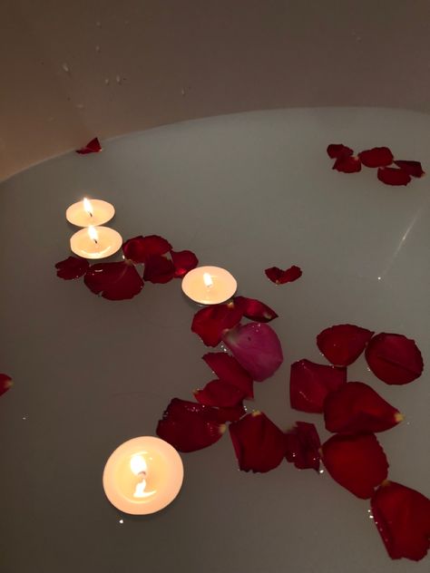 Bath With Rose Petals And Candles, Candle Light Bath Romantic, Rose Bath Aesthetic, Milk Bath Aesthetic, Flower Bath Aesthetic, Rose Petals Aesthetic, Bath With Roses, Rose Water Bath, Rose Milk Bath