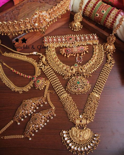 Check out these stunning imitation bridal jewellery sets by the brand Sparkles by Archana. South Indian Bridal Jewellery, Bridal Jewellery Earrings, Wedding Jewelry Sets Bridal Jewellery, Bridal Jewelry Sets Brides, Indian Bridal Jewellery, Perhiasan India, Indian Bridal Jewelry Sets, Bridal Jewellery Design, Temple Jewelry