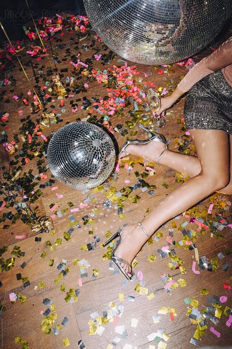 Legs of cropped pretty Caucasian woman clubber sitting on dance floor. Dance Floor Aesthetic, Love Will Find You, Woman Sitting, Creative Direction, Dance Floor, Dancing, Vision Board, Dancer, Royalty Free Stock Photos