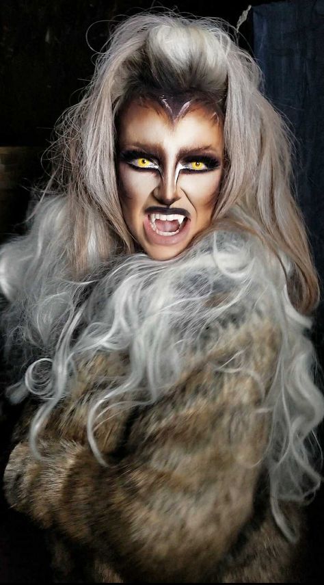 Halloween makeup ideas #werewolf #werewolfmakeup #halloweenmakep #halloweenideas Werewolf Makeup Female, Werewolf Hair, Werewolf Face Paint, Werewolf Cosplay, Werewolf Makeup, Wolf Makeup, Werewolf Halloween, Vampire Makeup Halloween, Werewolf Girl