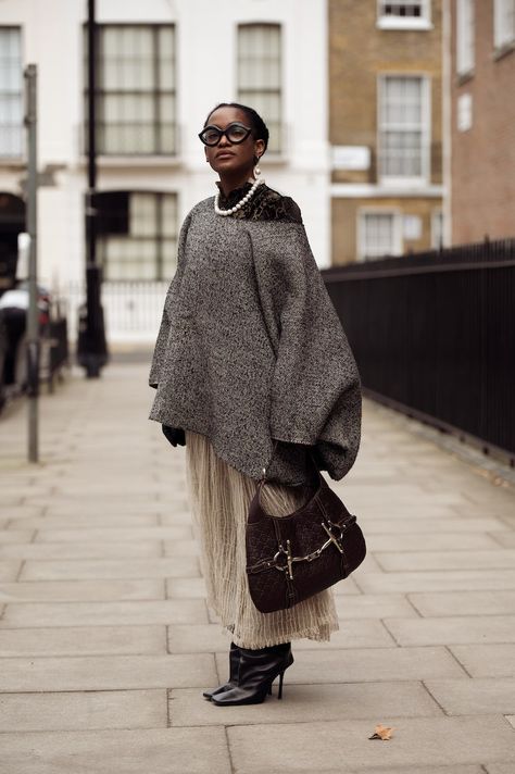 Street Style Winter 2023-2024, London Fashion Week 2023, Fashion Week 2023, Blogger Street Style, Elle Macpherson, Boho Luxe, Street Style Winter, Women Street, Street Style Inspiration