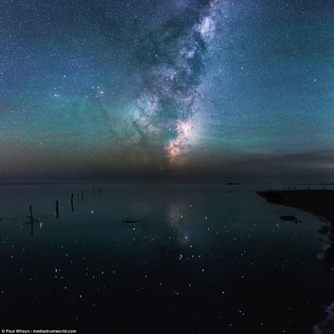 The glowing blended colours and stars reflect off of the still ocean water in New Zealand's picturesque countryside The Great Comet, Aurora Australis, Anatomy Poses, Universe Galaxy, Hubble Space, Hubble Space Telescope, The Milky Way, Space Telescope, My Stuff