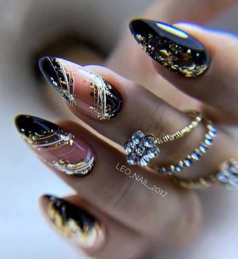 Stilleto Nails Designs, Art Deco Nails, Tattoo Henna, Glittery Nails, Rose Gold Nails, Nail Art Designs Videos, Glam Nails, Festival Nails, New Year's Nails