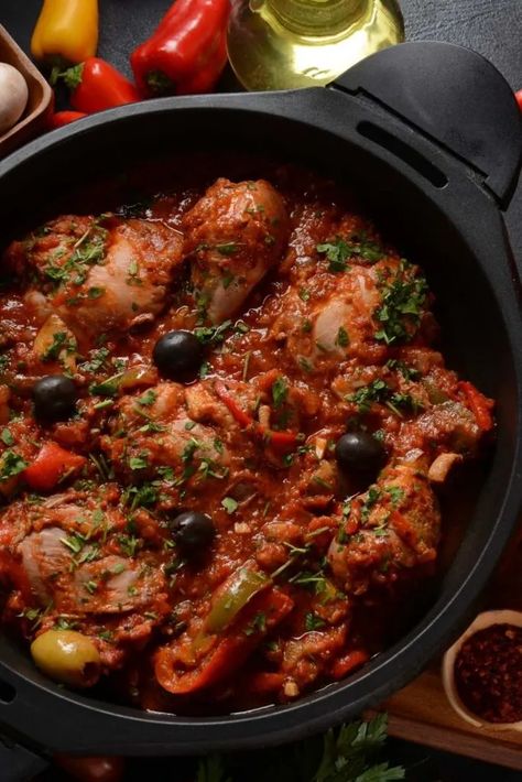 Gordon Ramsay Chicken Cacciatore - Table for Seven Chicken Cacciatore Slow Cooker, Slow Cooker Chicken Cacciatore, Salsa Tomatillo, Vinegar Chicken, Cacciatore Recipes, Chicken Cacciatore Recipe, Slow Cooked Chicken, Chicken Cacciatore, Spicy Tomato Sauce