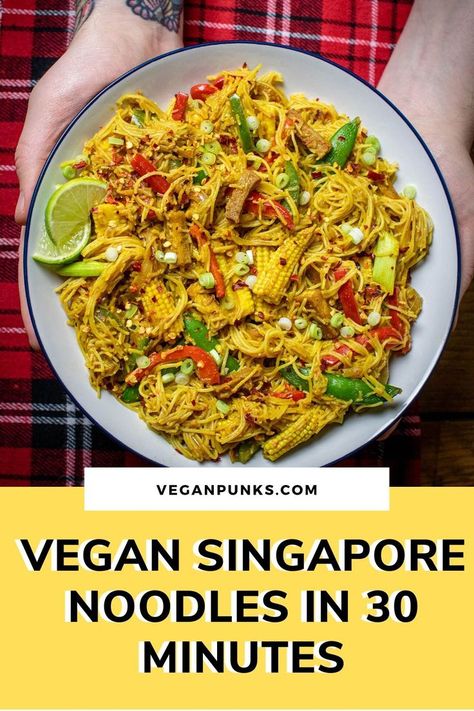 Vegan Chow Mein, Vegan Noodles Recipes, Vegan Stir Fry, Singapore Noodles, Vegan Noodles, Vegan Asian Recipes, Thing To Make, Vegan Asian, Vegan Pasta Recipes