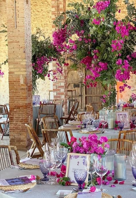 Buganvilla Wedding, Bugambilia Wedding, Villa Wedding Decor, Naxos Wedding, Dinner Party Ideas For Adults, Lunch Decor, Mamma Mia Wedding, Talavera Wedding, Bougainvillea Wedding