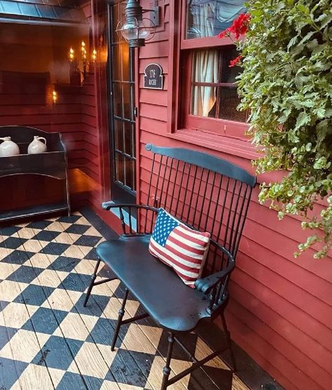 Red House Porch Ideas, Americana Front Porch, Primitive Front Porch Ideas, Country Front Porch Decor, Primitive Outdoor Decorating, Americana Porch Decor, Primitive Interior Design, Americana Porch, Colonial Landscaping