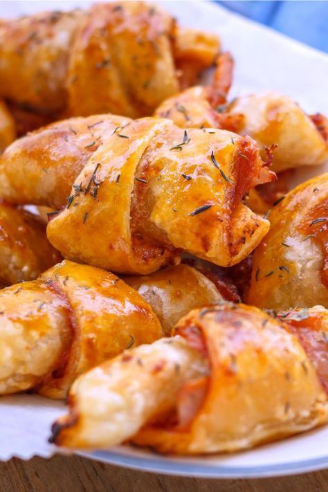 fast appetizer recipes Rollups Appetizers, Ham And Cheese Pizza, Pizza Rollups, Fast Snack Recipes, Ham Appetizers, Fast Appetizers Easy, Spinach Puffs, Crescent Roll Appetizers, Last Minute Appetizer