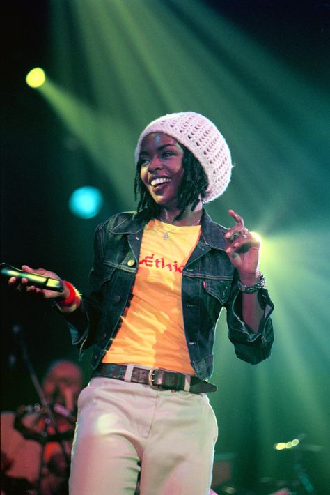 Lauryn Hill performs live onstage in Amsterdam, Netherlands on May 28, 1999. Lauryn Hill Outfits, Lauryn Hill 90s, Ms Lauryn Hill, Lauren Hill, Pakaian Hipster, Cultura Hip Hop, Miseducation Of Lauryn Hill, Meagan Good, Lauryn Hill