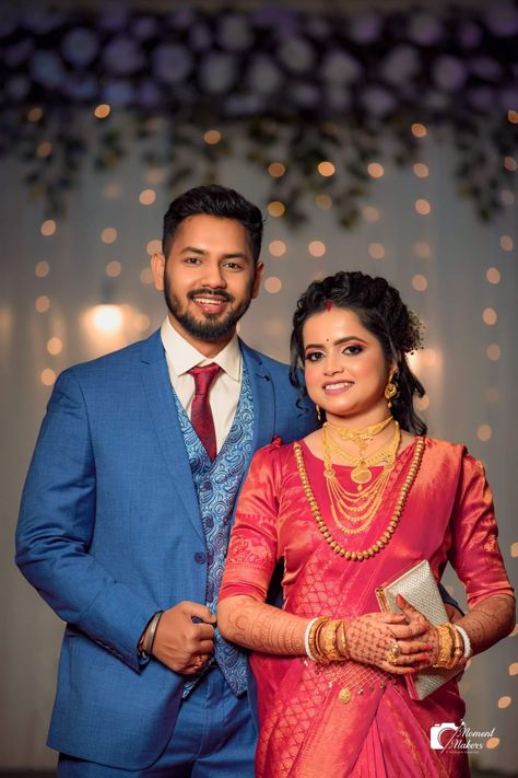 Sari Pose, Reception Poses, Bengali Marriage, Bride Images, Haldi Bride, Saree Combination, First Look Wedding Photos, Groom Party, First Look Wedding