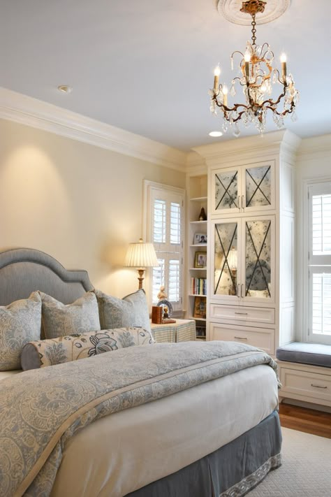 Southern Charm Bedroom Ideas, Traditional Bedroom Design Ideas, Beautifully Made Beds, Traditional Home Bedroom, French Traditional Bedroom, Southern Living Bedroom Master Suite, Traditional Master Bed, Southern Master Bedrooms Decor, French Master Bedrooms Decor