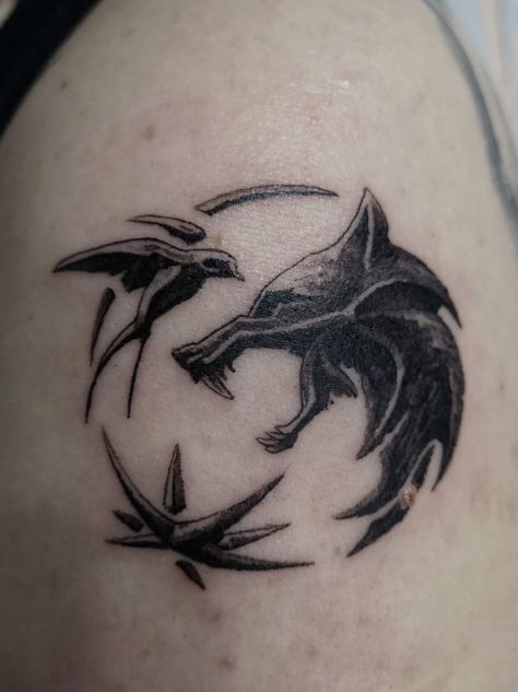 Witcher Symbol Tattoo, Witcher Tattoo Wolf, The Witcher Wolf Tattoo, Witcher Medallion Tattoo, Small Warrior Tattoo, Witcher Wolf Tattoo, Bg3 Tattoo Ideas, Witcher Tattoo Design, The Witcher Tattoo Ideas