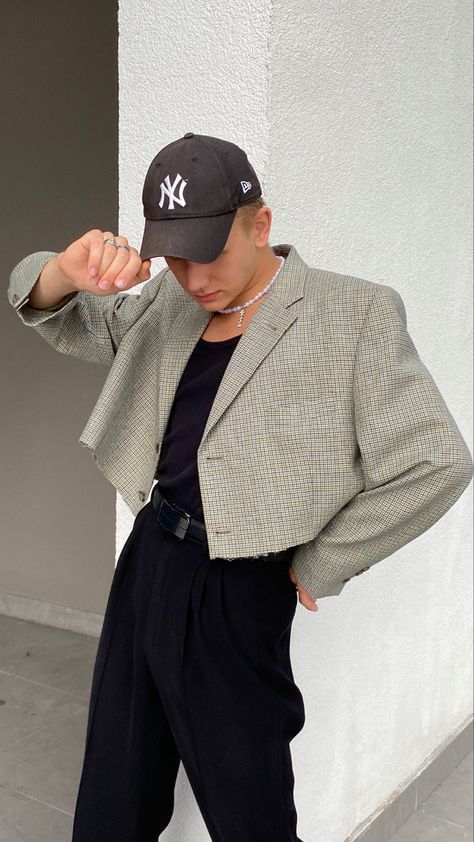 Crop Suit Outfit Men, Cropped Blazer Outfit Men, Black Blazer Casual, Blazer Men Outfit, Crop Blazer Outfit, Fashion Models Men, Aesthetic Outfits Men, Black Men Fashion Swag, Vegas Outfit