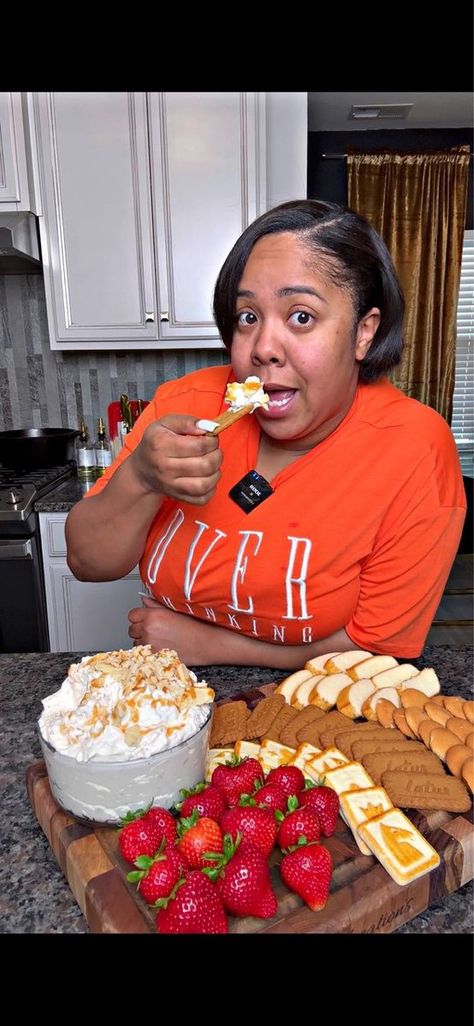 Nilla Wafer Dip, Banana Pudding Dip Recipes, Halloween Banana Pudding, Banana Cream Pie Dip, Banana Pudding Dip Easy, Banana Pudding Dessert Cups, Vanilla Pudding Fruit Dip, Cream Cheese Cool Whip Fruit Dip, Cream Cheese Vanilla Pudding Fruit Dip