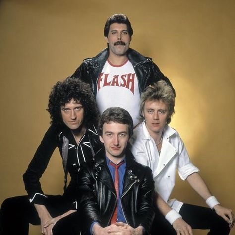 Check out his super manly Flash shirt. | 22 Reasons Why Freddie Mercury Was The Most Legendary Man Ever Freddy Mercury, Queen Photos, Roger Taylor, Queen Freddie Mercury, Queen Pictures, John Deacon, Brian May, Queen Band, Killer Queen