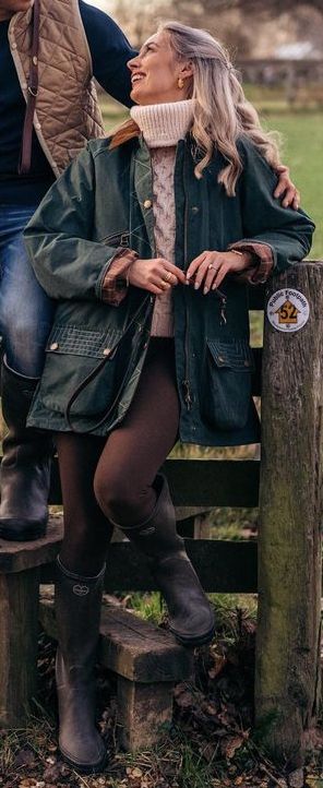 Barbour Campaign, Barbour Women Outfit, Barbour Aesthetic, Cute Outdoorsy Outfits, Farmcore Outfit, Alaska Outfits, English Country Fashion, British Country Style, Looks Country