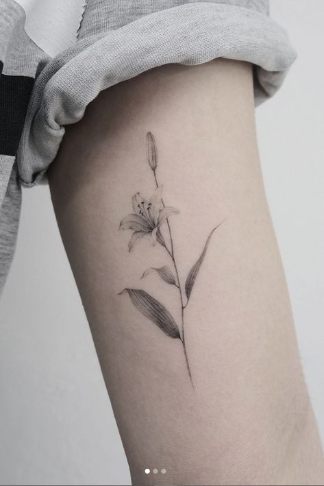 Simplistic Lily Tattoo, Small Tattoos Lily Flower, Floral Tattoo Placement, Lily Tattoo Small, Glaze Lily, October Flower Tattoo, Small Floral Tattoo, Small Lily Tattoo, Amaryllis Tattoo