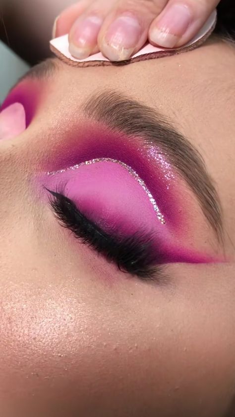 Pink Pony Club Makeup, Easy Pink Eyeshadow Looks, Makeup Rosado, Thanksgiving Makeup, Club Makeup, Makeup Ojos, Pink Eyeshadow Look, Pink Eye Makeup, Cute Eye Makeup