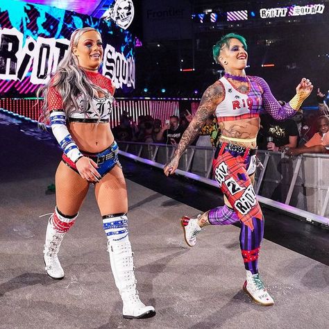 Live Morgan, Riott Squad, Bayley Wwe, Alexis Bliss, Wrestling Outfits, Wwe Logo, Female Wrestling, Women Wrestling, Bad Cat