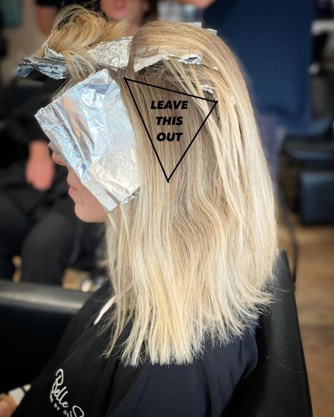 San Diego 💎 Hair Stylist on Instagram: “I call this a <<< MINI FOIL >>>⁣ ⁣ WHAT does it consist of?⁣ �⁣💎 The mohawk⁣ & 3-5 foils on either side ⁣ ⁣ WHO is it perfect for? ⁣ ⁣💎 A…” Grey With Highlights, Foil Placement, Cosmetology Career, Cosmo School, Hair Color Placement, Hair Formulas, Balayage Hair Tutorial, Blonde Foils, Root Melt