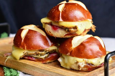 Sliders Recipes Turkey, Will Cook For Smiles, Turkey Sliders, Hosting Thanksgiving Dinner, Slider Sandwiches, Thanksgiving Leftover Recipes, Pretzel Bun, Delicious Thanksgiving, Thanksgiving Leftovers