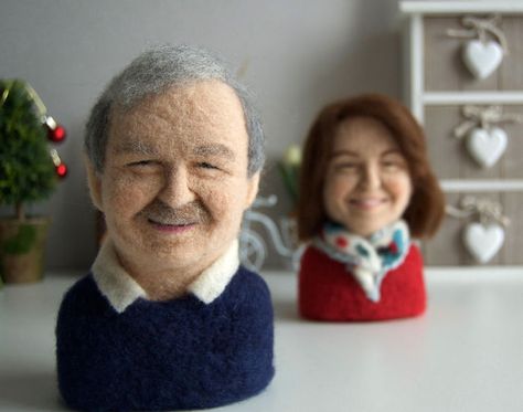 Meet my lifelike woolen people!   I'm Nilay Emek also known as ''keceinadi''. I am making wool portraits and dolls of actual people for special orders and occassions.   I use needle felting technique and i've been doing this professionally more than 2 years. Needle Felt People, Felted People, Felt People, Felting Diy, Needle Felting Tutorial, Needle Felting Diy, Wool Needle Felting, Felt Crafts Diy, Craft Techniques